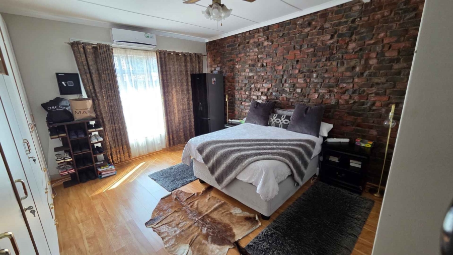 5 Bedroom Property for Sale in Fichardt Park Free State